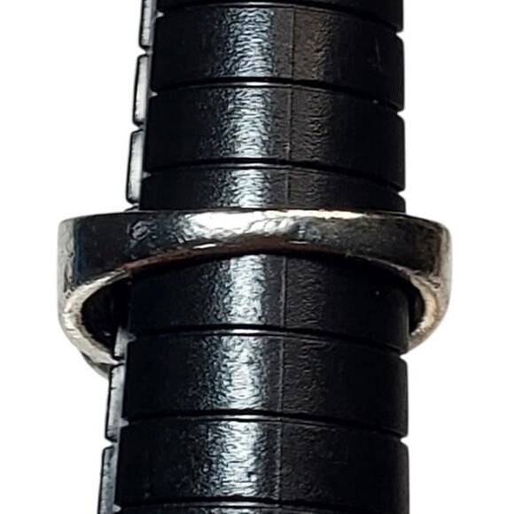 Silver Tone Ring Black Oval Enamel Cabochon Sz 7 - Picture 5 of 5